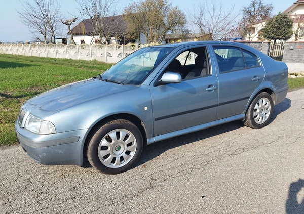 Skoda Octavia cena 8800 przebieg: 189000, rok produkcji 2002 z Zwoleń małe 301